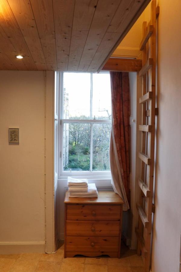 Traditional Apartment Oer The Meadows Edinburg Exteriör bild
